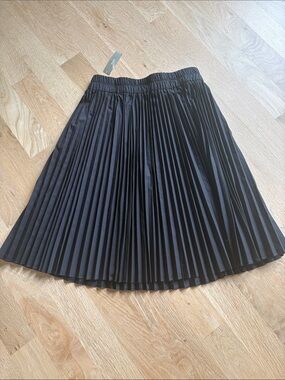 J crew new Pleated A-Line Skirt - Black small